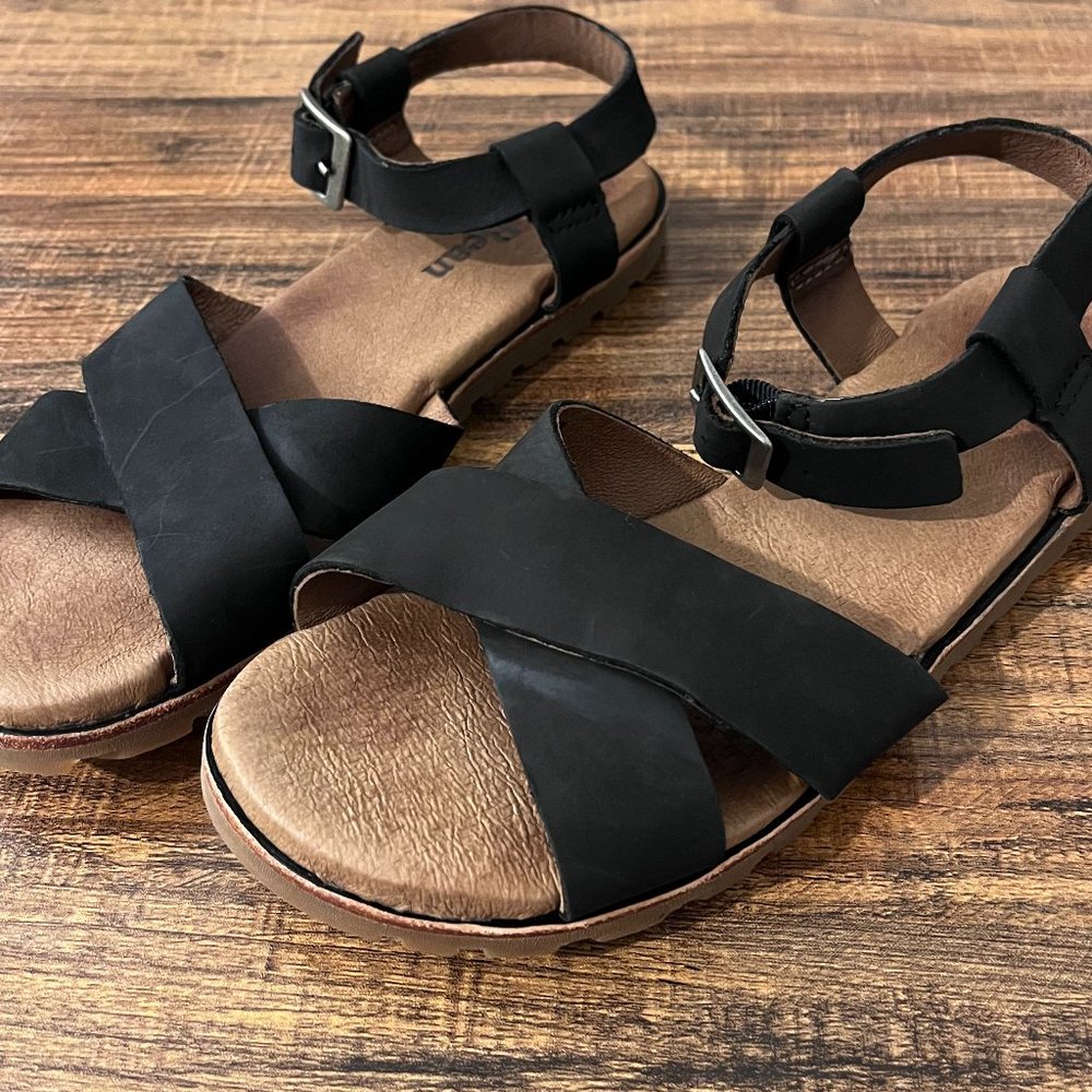 Black L.L. Bean "Lakewashed" leather strappy sandals, size 6
